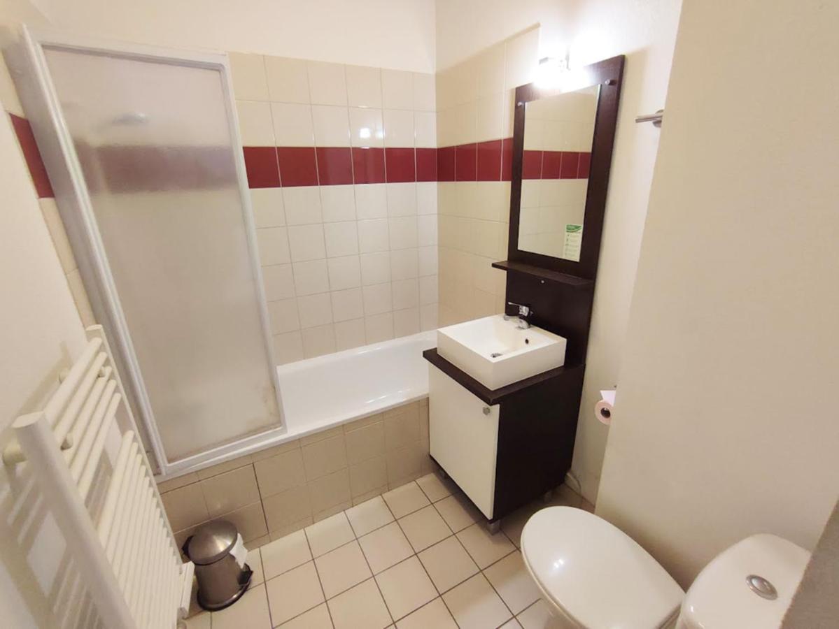 Le Bouquetin, Studio, Centre Luchon, Wifi, Casier A Skis, Ascenseur, 3 Personnes Bagnères-de-Luchon Zewnętrze zdjęcie