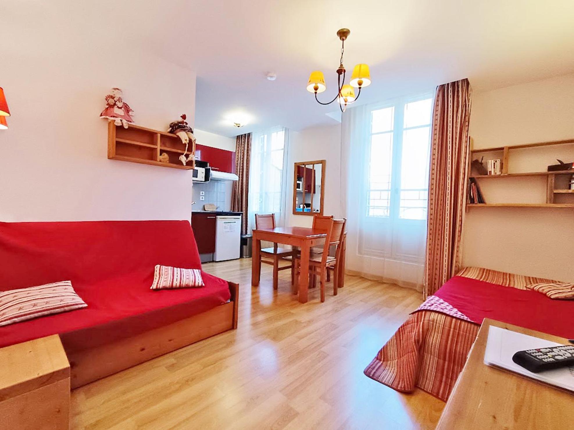Le Bouquetin, Studio, Centre Luchon, Wifi, Casier A Skis, Ascenseur, 3 Personnes Bagnères-de-Luchon Zewnętrze zdjęcie