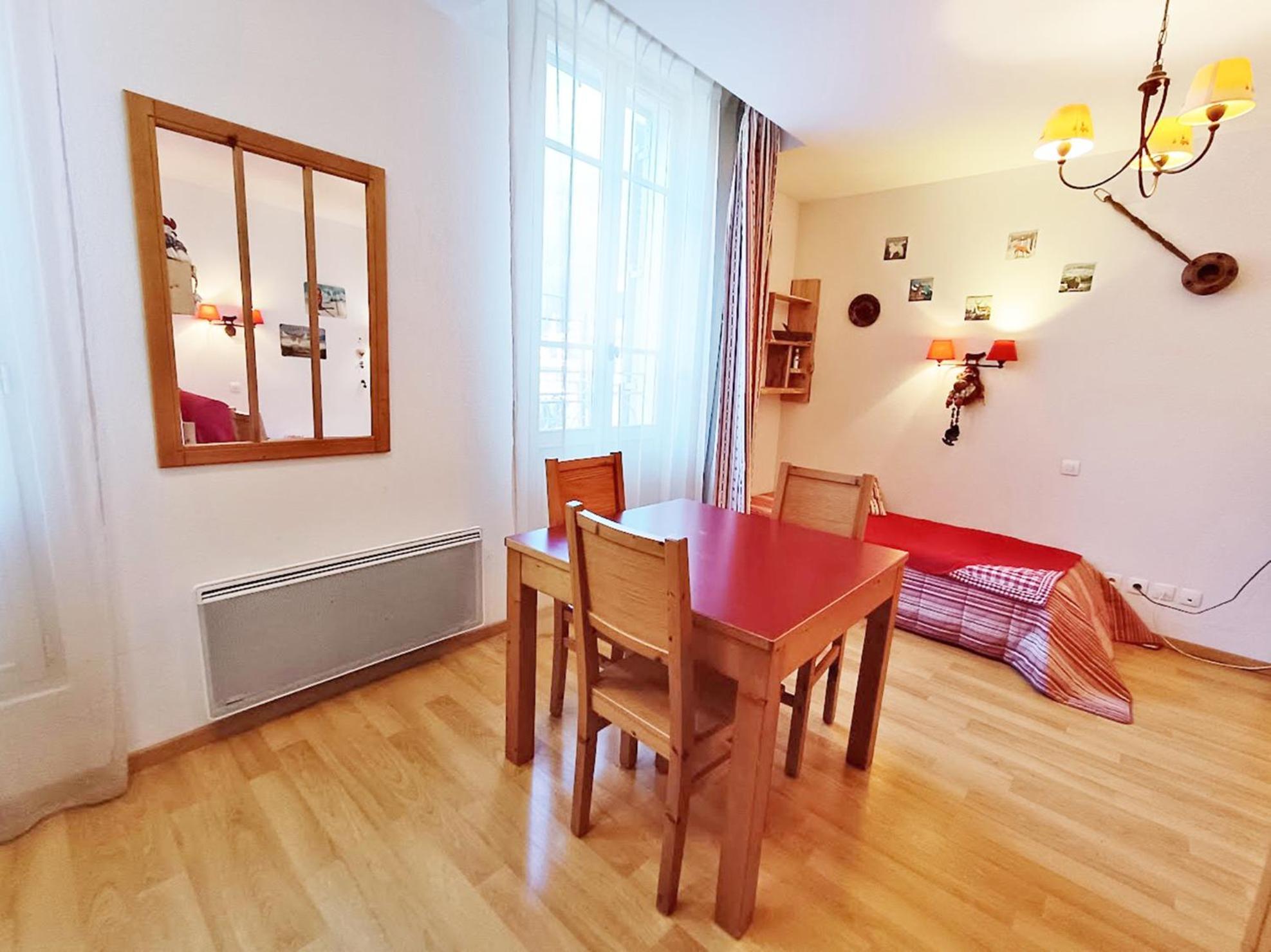 Le Bouquetin, Studio, Centre Luchon, Wifi, Casier A Skis, Ascenseur, 3 Personnes Bagnères-de-Luchon Zewnętrze zdjęcie