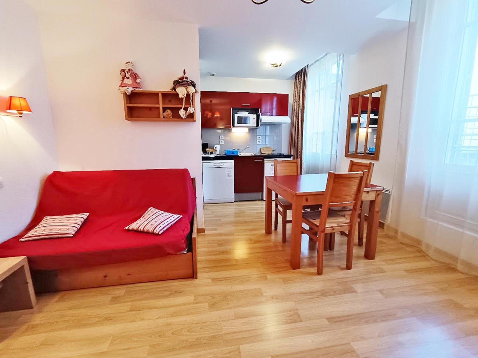 Le Bouquetin, Studio, Centre Luchon, Wifi, Casier A Skis, Ascenseur, 3 Personnes Bagnères-de-Luchon Zewnętrze zdjęcie